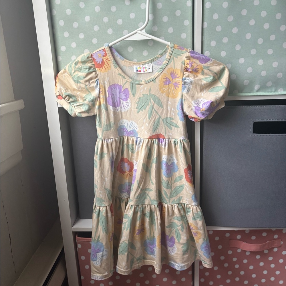 Flowered dot dot smile dress